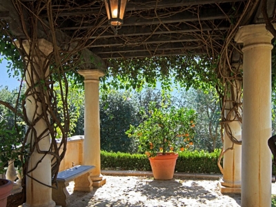 Villa Zeffiro – Lawn Trellis