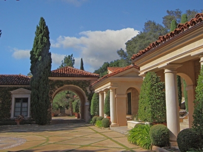 Villa Zeffiro – Motor Court Portico